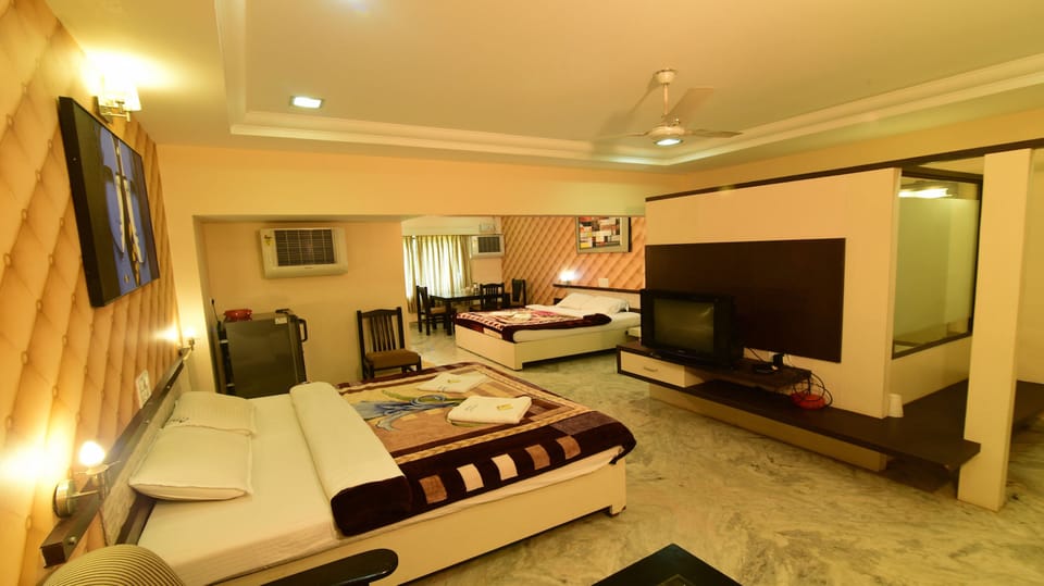 Family Room, 1 Bedroom, City View | Desk, rollaway beds, free WiFi