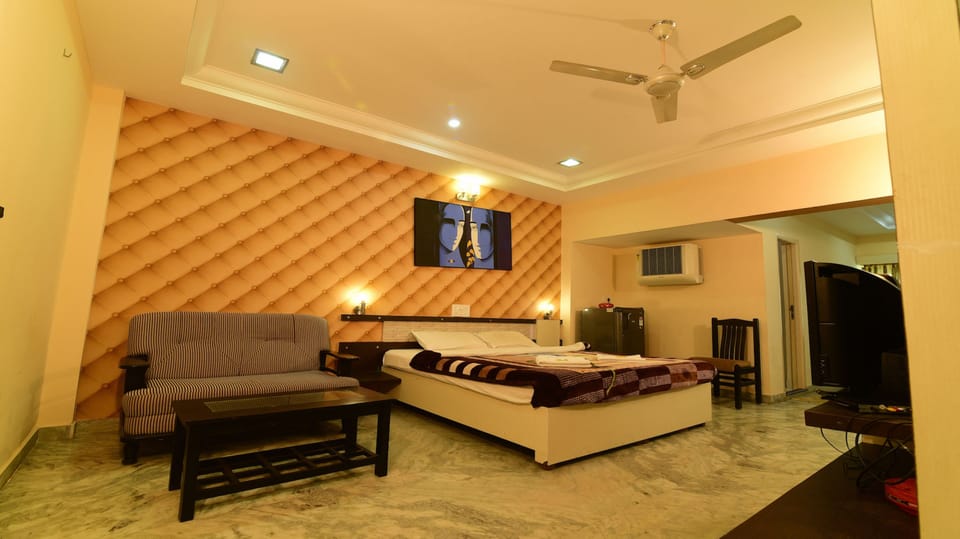 Family Room, 1 Bedroom, City View | Desk, rollaway beds, free WiFi