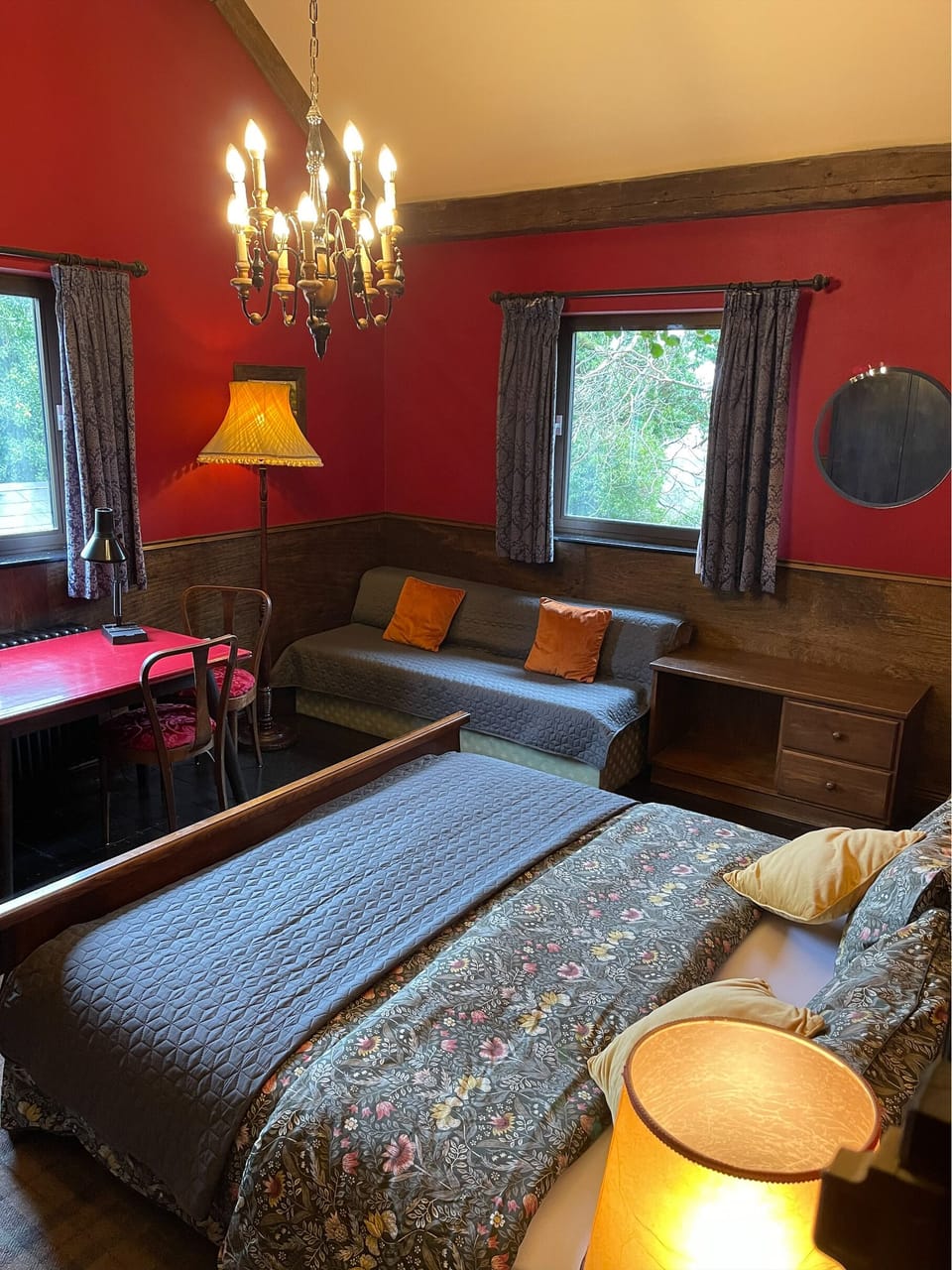 Desk, free WiFi, bed sheets