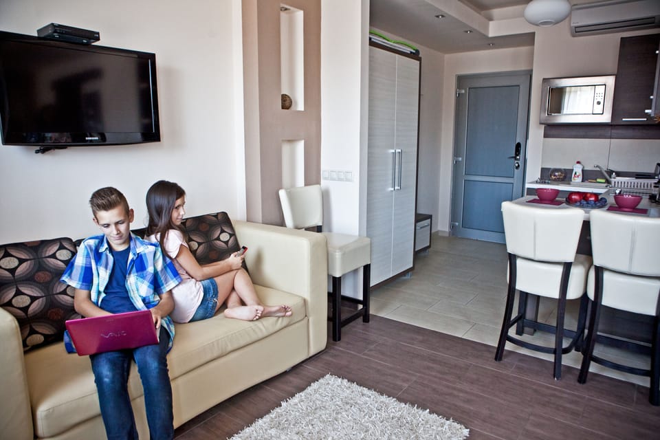 Studio | Premium bedding, in-room safe, soundproofing, iron/ironing board