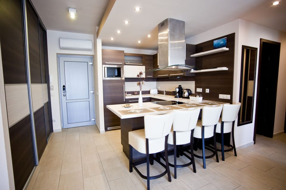Apartment, 1 Bedroom, Balcony | Private kitchen | Fridge, microwave, stovetop, coffee/tea maker