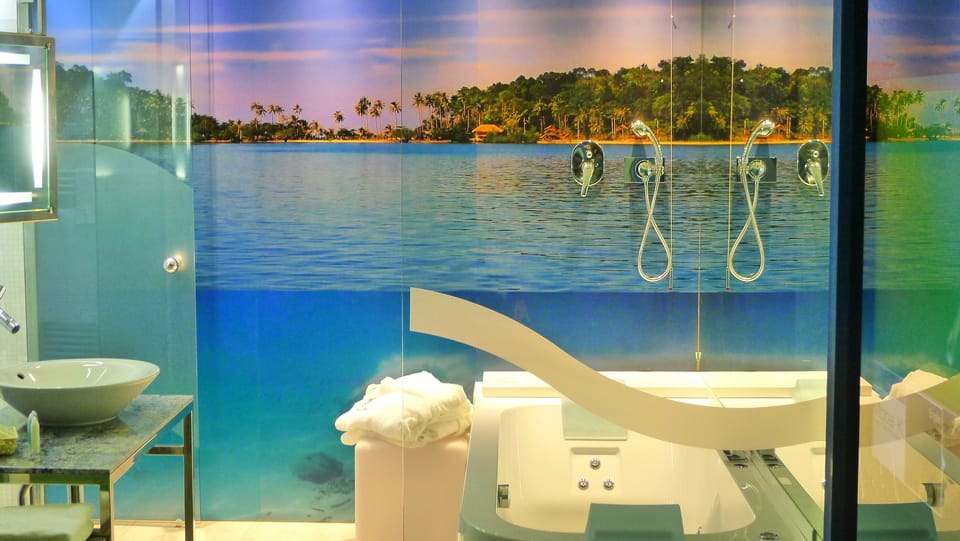 Senior Studio Suite, 1 King Bed, Jetted Tub | Bathroom | Shower, rainfall showerhead, free toiletries, hair dryer