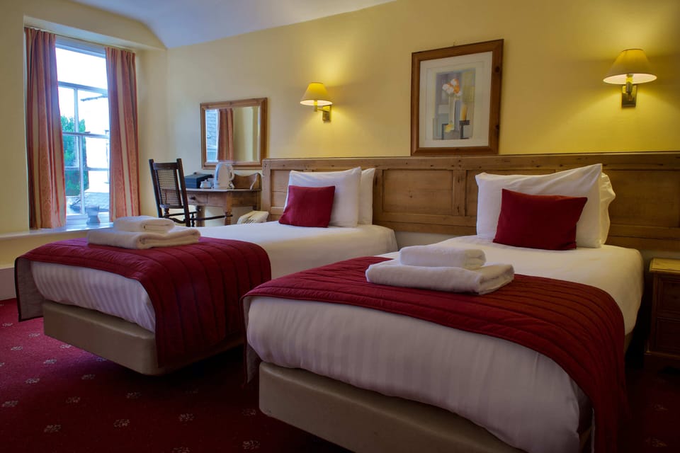 Superior Twin Room, 3 Twin Beds | Desk, laptop workspace, iron/ironing board, free cribs/infant beds