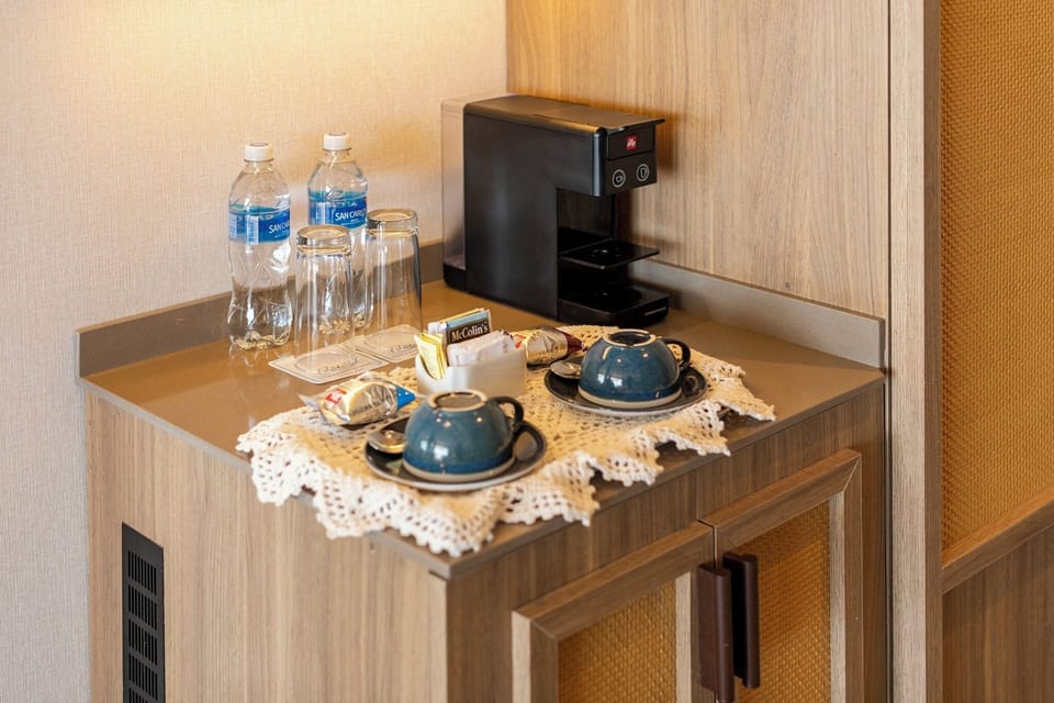 Minibar, in-room safe, WiFi (free)