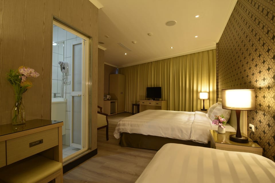 Comfort Triple Room | Blackout drapes, iron/ironing board, free WiFi
