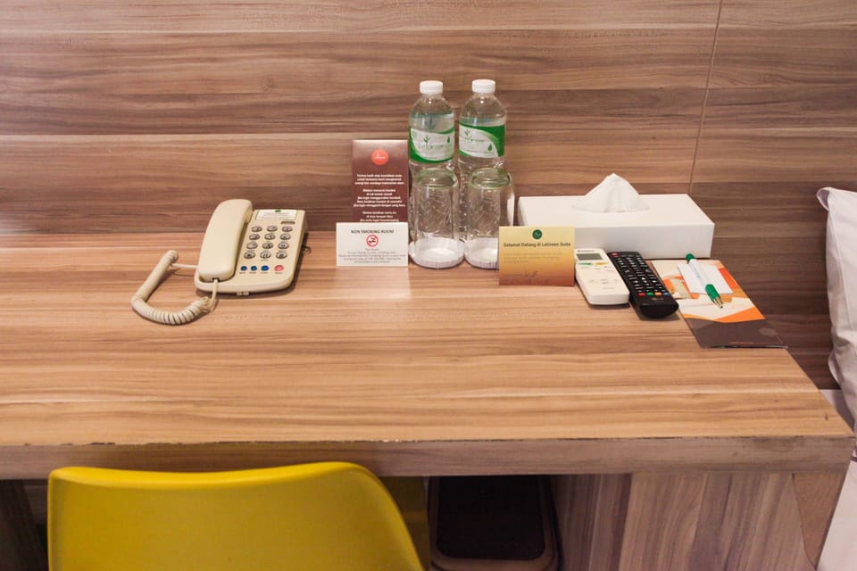 Desk, soundproofing, free WiFi