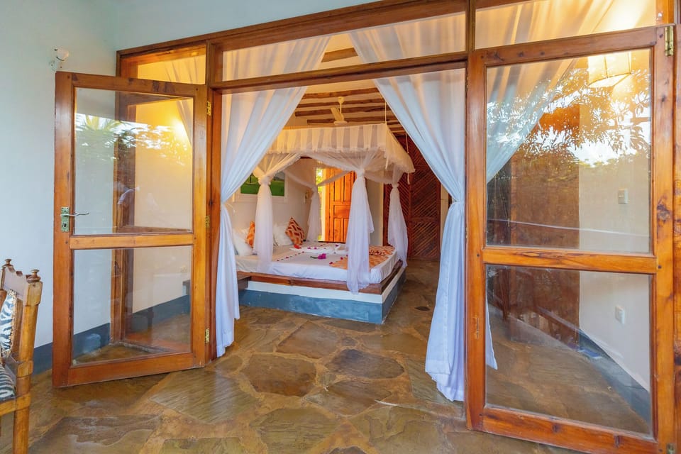 Deluxe Double Room, Balcony | Laptop workspace, blackout drapes, free WiFi, bed sheets