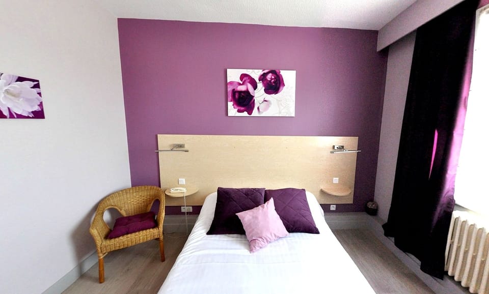 Standard Double Room | In-room safe, soundproofing, free WiFi
