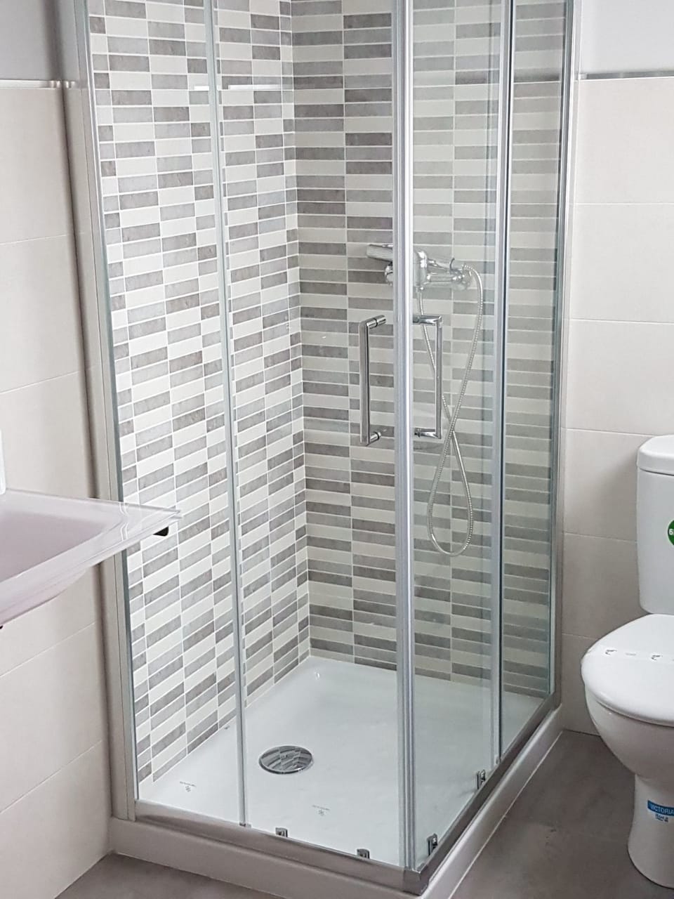 Double or Twin Room | Desk, soundproofing, cribs/infant beds, rollaway beds