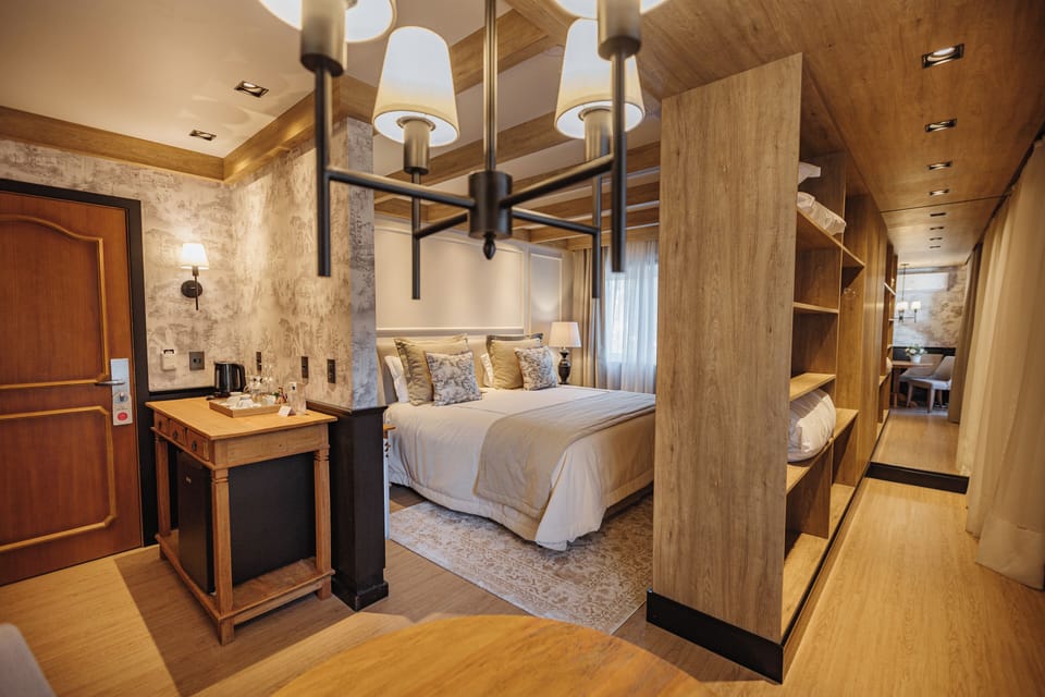 Suíte Master Superior | Minibar, in-room safe, blackout drapes, iron/ironing board