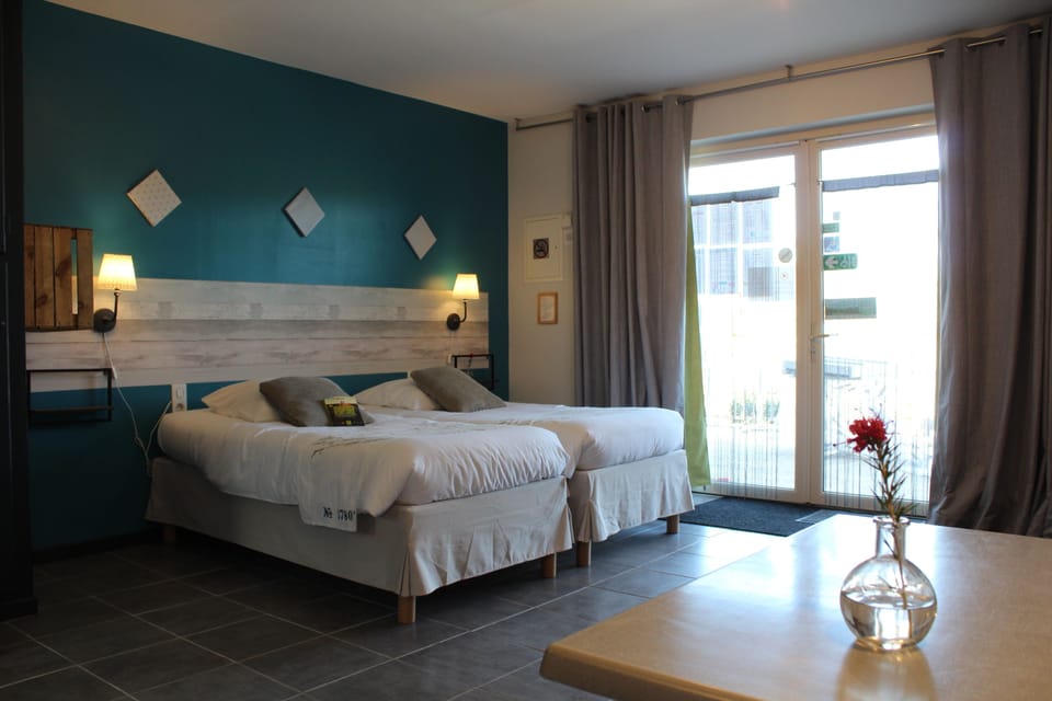 Twin Room | In-room safe, individually decorated, individually furnished
