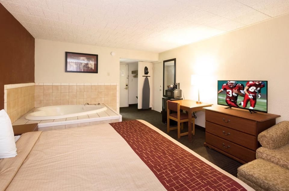 Deluxe Room, 1 King Bed, Non Smoking | Desk, iron/ironing board, free cribs/infant beds, free rollaway beds