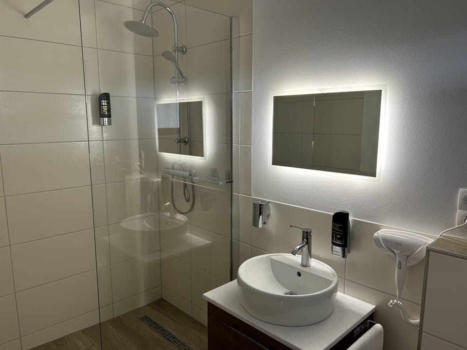 Premium Double Room, Ensuite | Bathroom