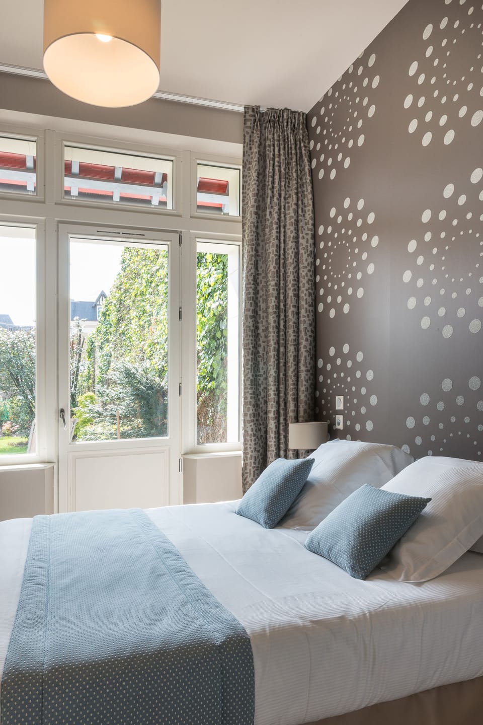 Premium Suite | Premium bedding, minibar, in-room safe, desk