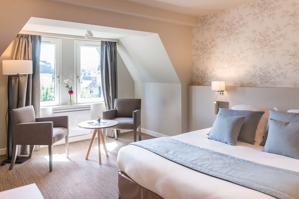 Premium Room | Premium bedding, minibar, in-room safe, desk