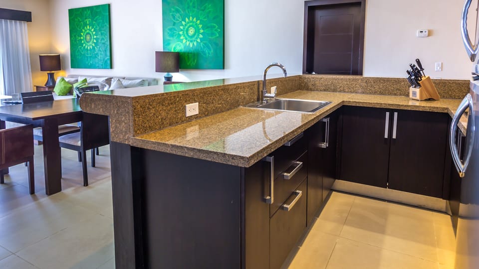 Panoramic Penthouse | Private kitchen | Fridge, stovetop, coffee/tea maker, toaster