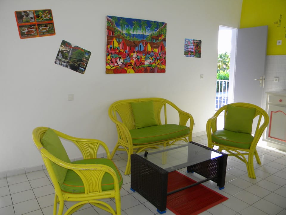 Apartment, 3 Bedrooms | Living room | Flat-screen TV