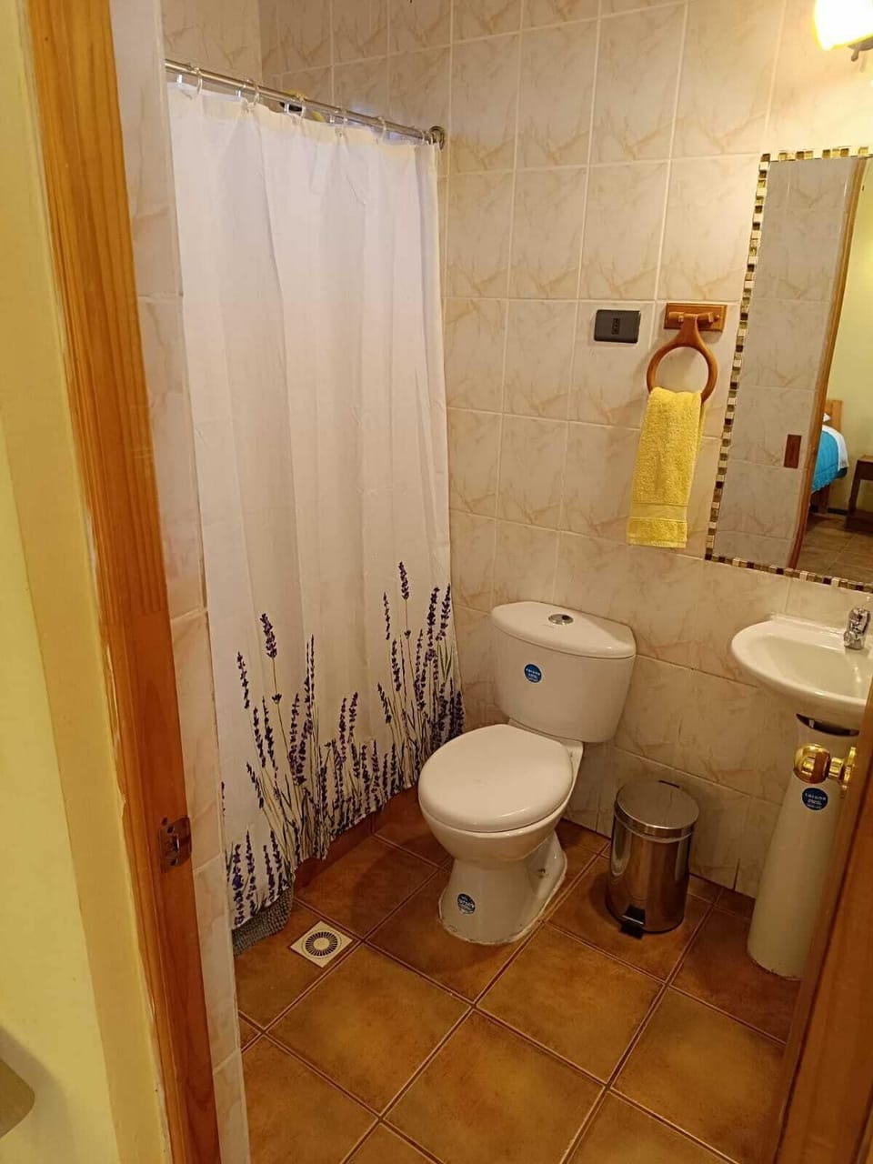 Standard Triple Room, 3 Twin Beds, Private Bathroom | Bathroom | Shower, free toiletries, towels