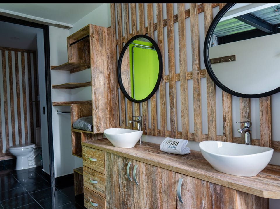 Deluxe Double Room, Balcony, Mountain View | Bathroom | Towels