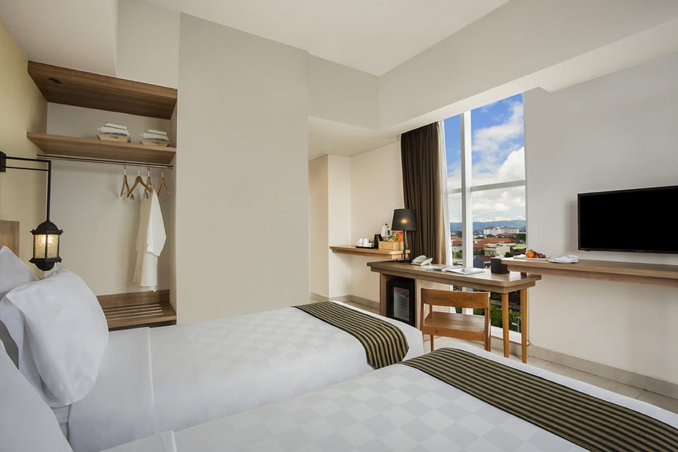 Panoramic Twin Room | Minibar, in-room safe, desk, blackout drapes