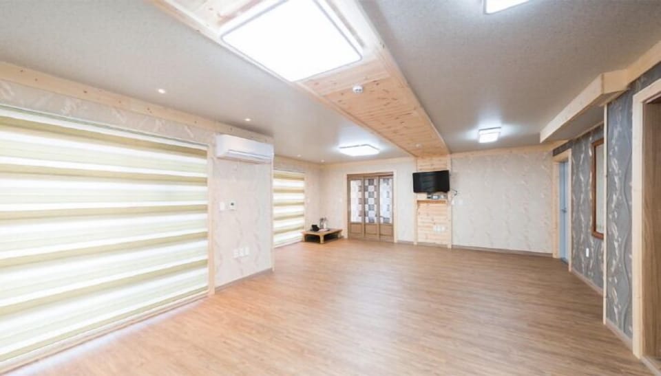 Grand Room (After 10PM checkin, please contact us) | Soundproofing, free WiFi, bed sheets