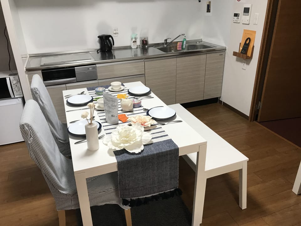 Suite | Private kitchen | Fridge, microwave