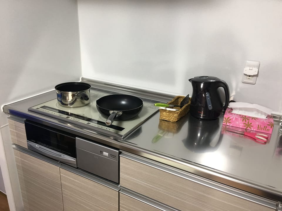 Suite | Private kitchenette | Fridge, microwave