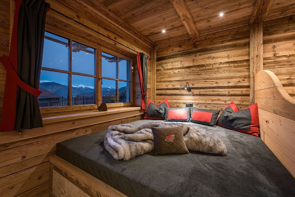 Sauna, steam room, 1 treatment room, massages