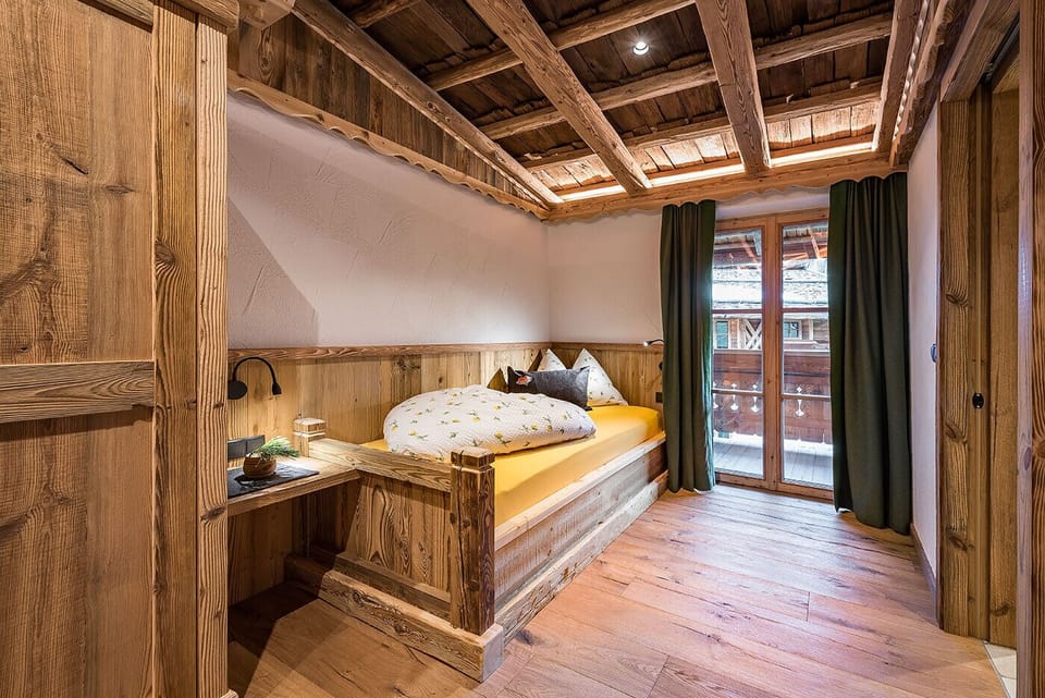 Exclusive Chalet, Sauna, Mountain View | Soundproofing, WiFi (free), bed sheets