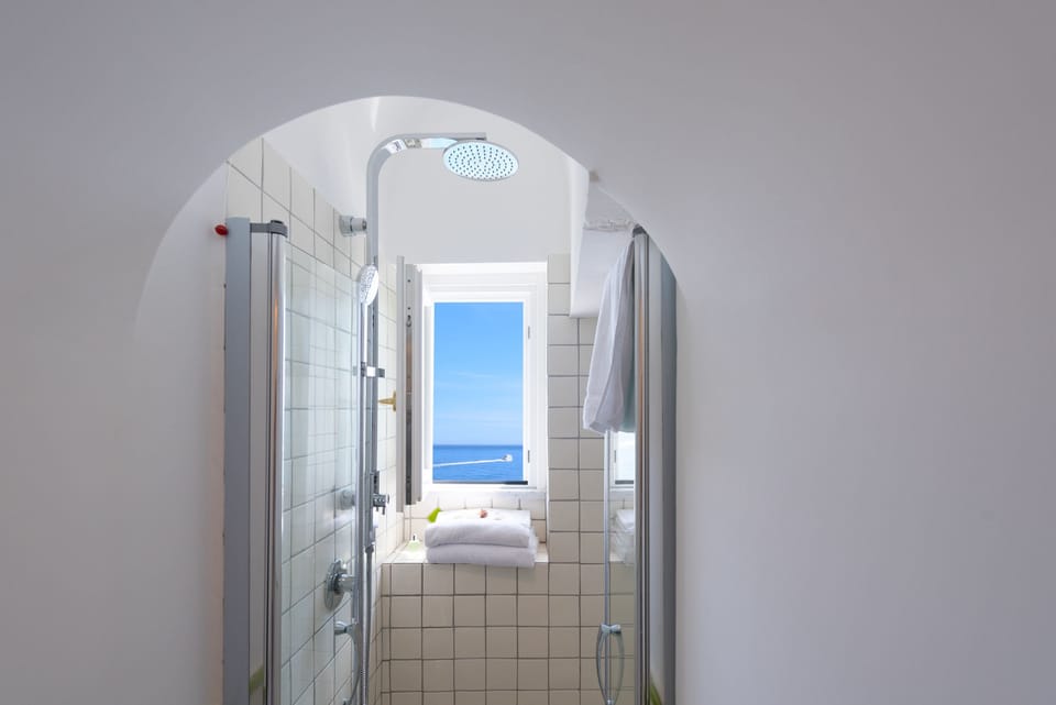 Superior Double Room, Sea View | Bathroom | Shower, rainfall showerhead, hair dryer, bidet