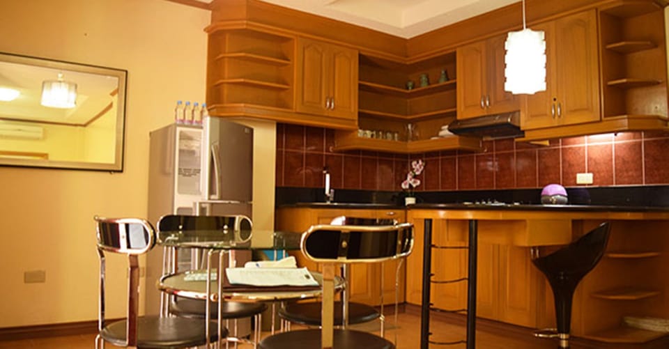 Deluxe Condo, 1 Bedroom | In-room safe, WiFi (free), bed sheets