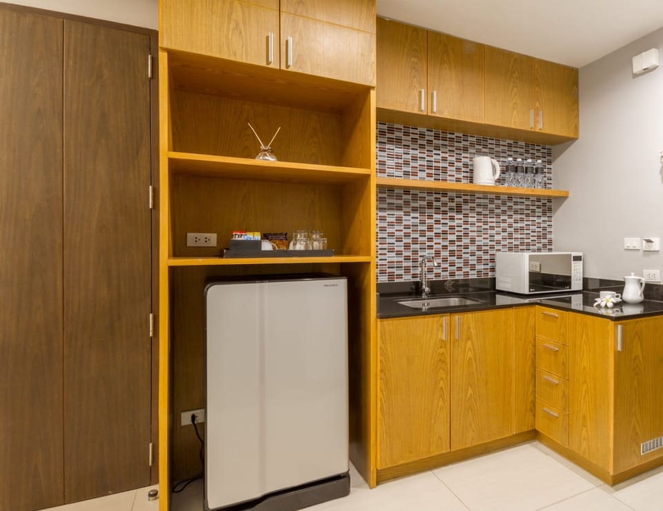 Fridge, microwave, coffee/tea maker