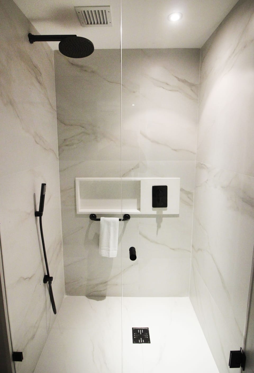 Superior Room | Bathroom shower