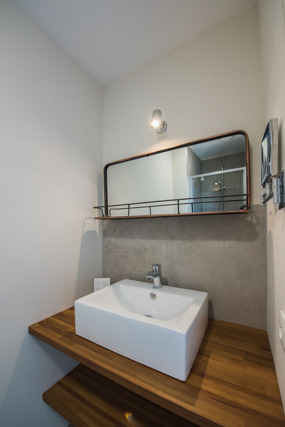 Bathroom sink