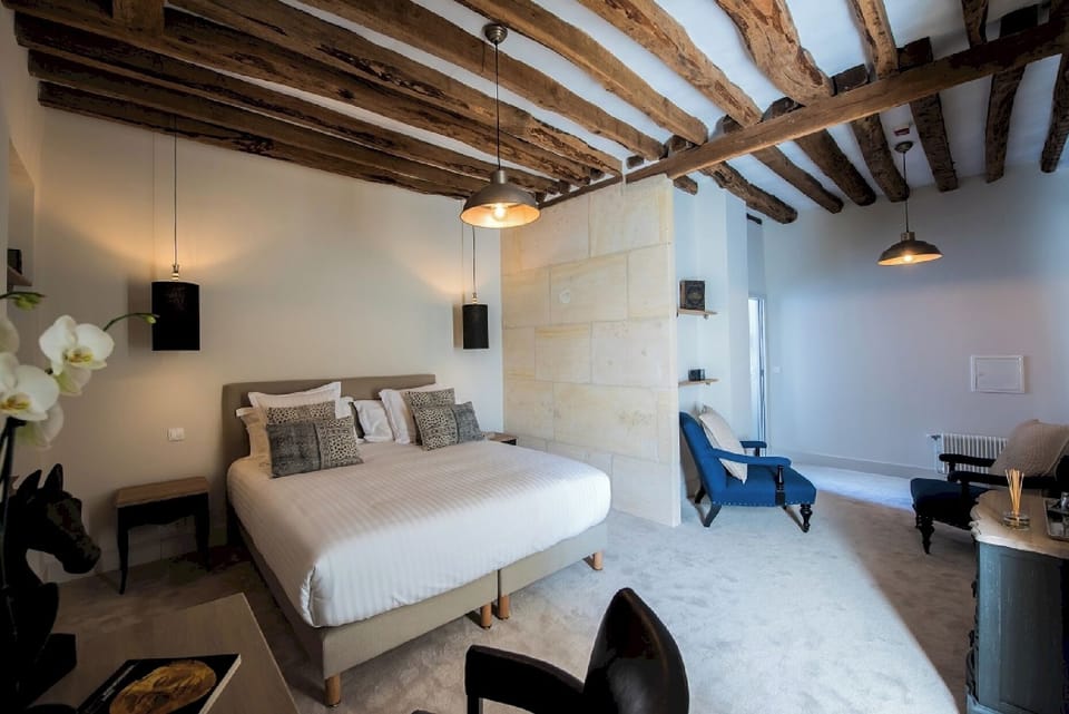 Standard Suite | In-room safe, free cribs/infant beds, free WiFi, bed sheets