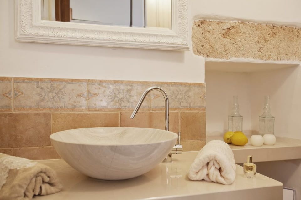 Double Room | Bathroom sink