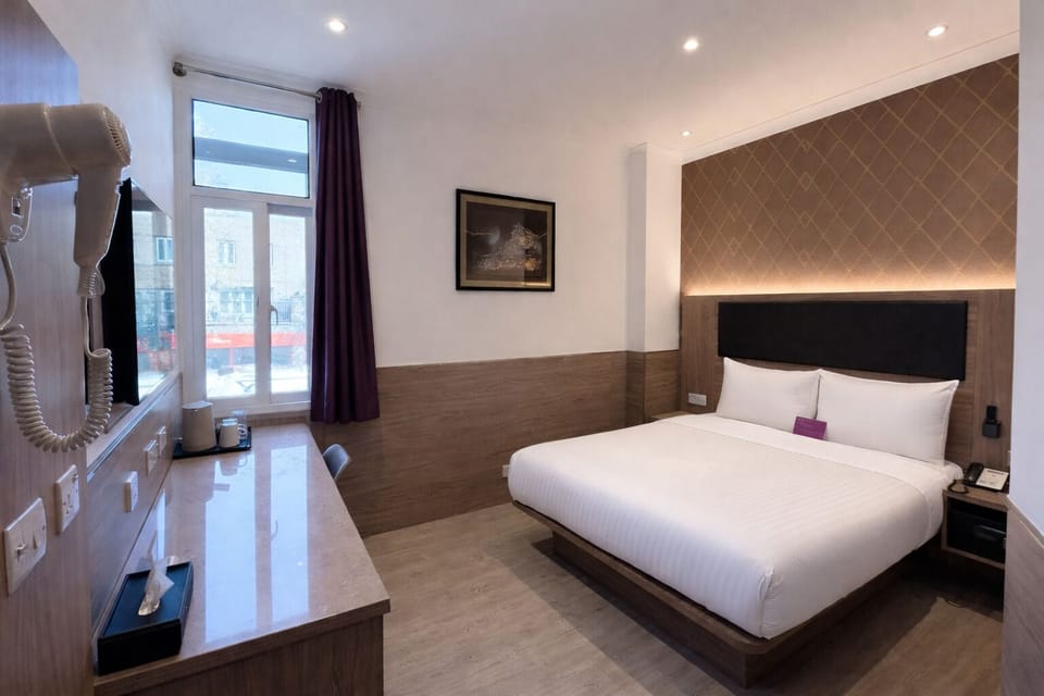 Double Room | In-room safe, desk, iron/ironing board, free WiFi