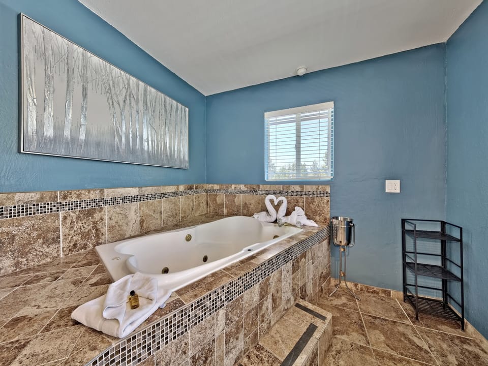 Honeymoon Suite, 1 King Bed, Jetted Tub (Fireplace) | Bathroom | Free toiletries, hair dryer, towels