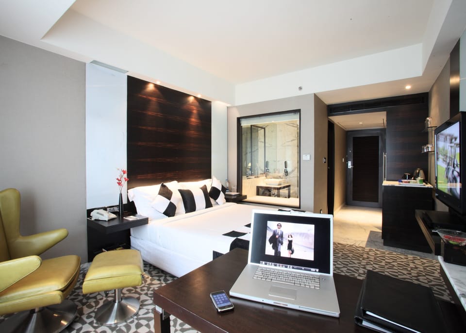 Premium bedding, minibar, in-room safe, desk