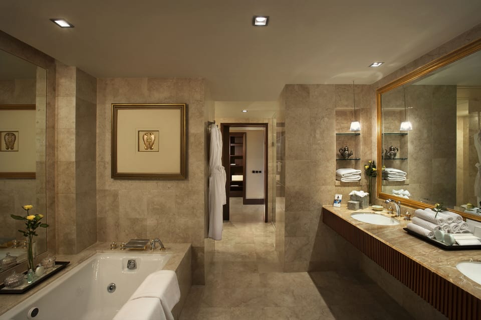 The Leela Suite (Maharaja) | Bathroom | Separate tub and shower, deep soaking tub, rainfall showerhead