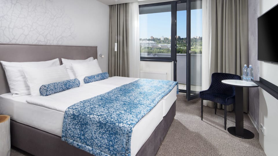 Deluxe Double or Twin Room (Unlimited Spa Access) | In-room safe, desk, laptop workspace, blackout drapes