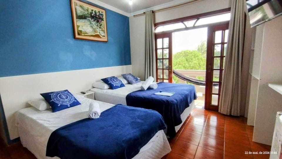 Standard Triple Room | Minibar, free WiFi, bed sheets