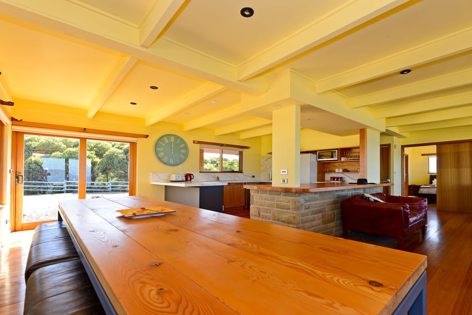 Panoramic House, 3 Bedrooms, Ocean View, Beachfront | In-room dining