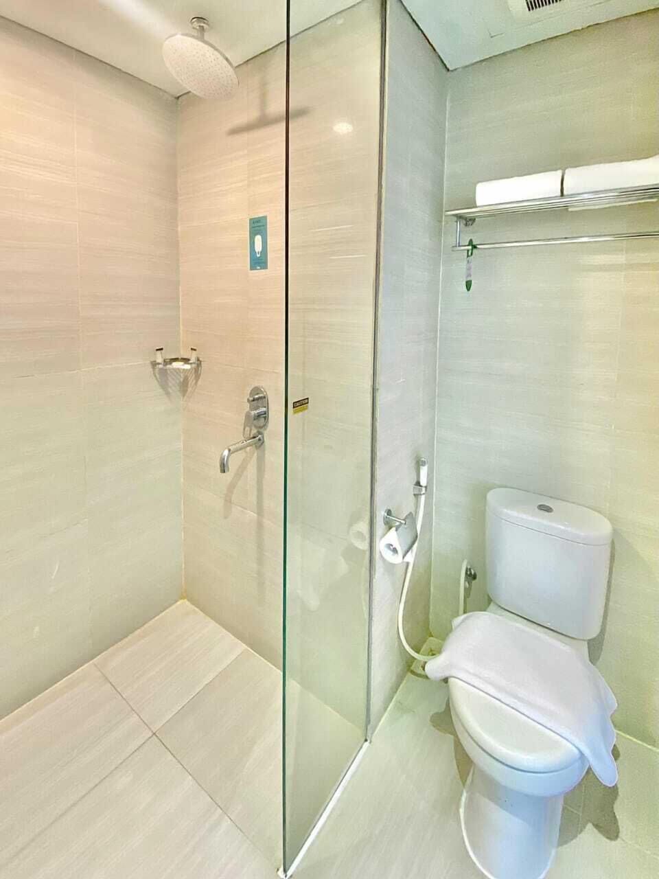 Shower, free toiletries, hair dryer, slippers