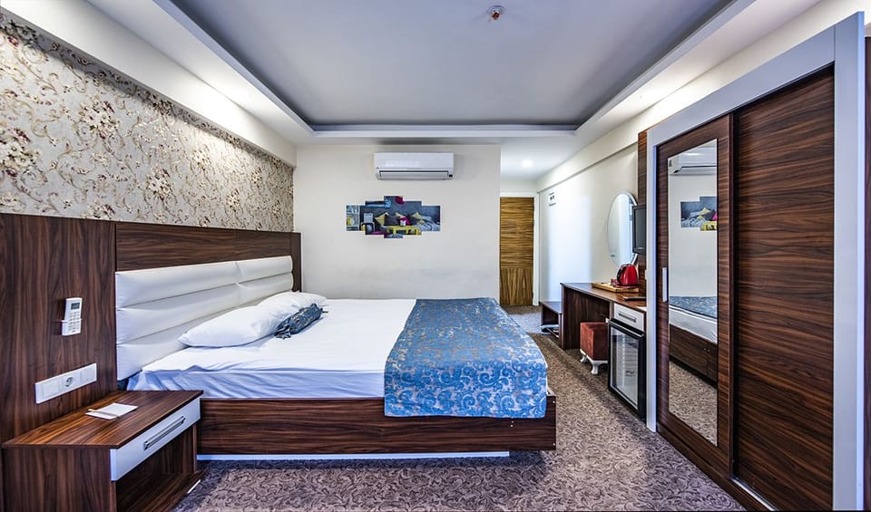 Standard Twin Room | Minibar, desk, soundproofing, cribs/infant beds