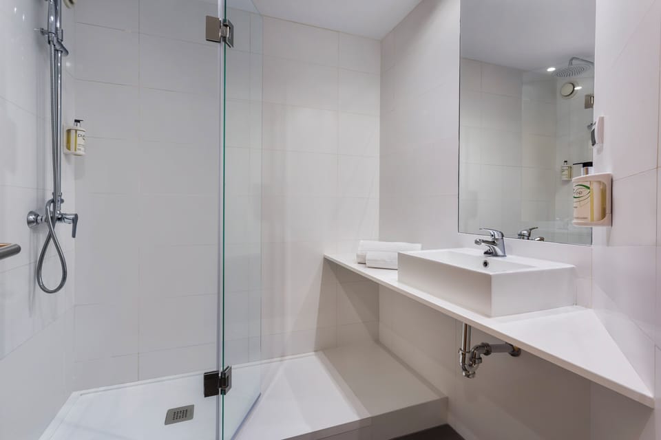 Bathtub, hair dryer, towels