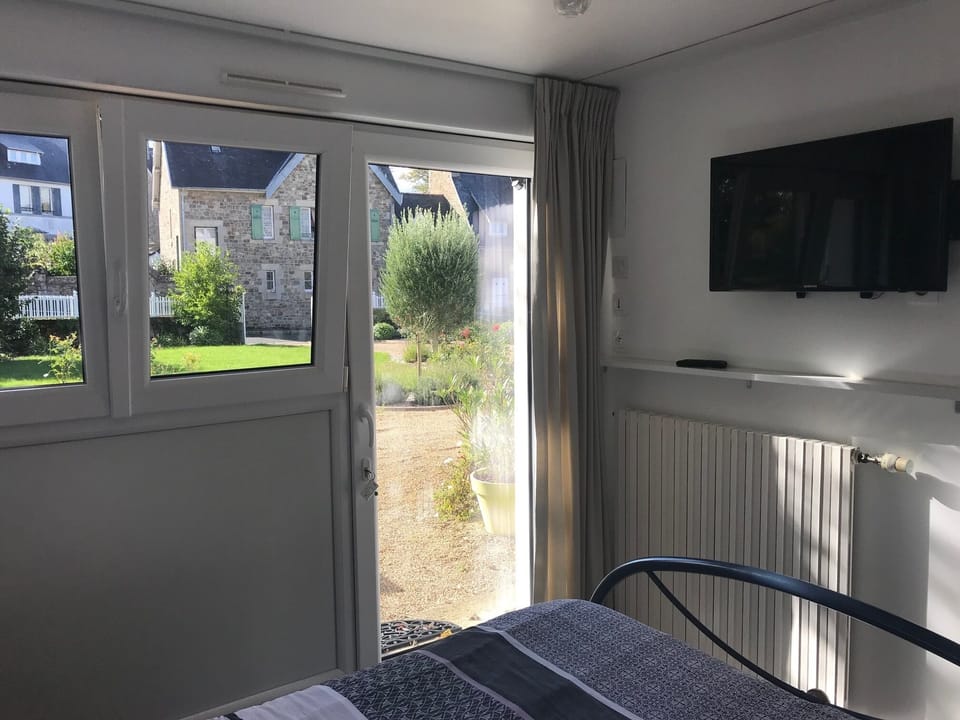 Double Room, Private Bathroom (Chambre Lavoisier) | Room amenity