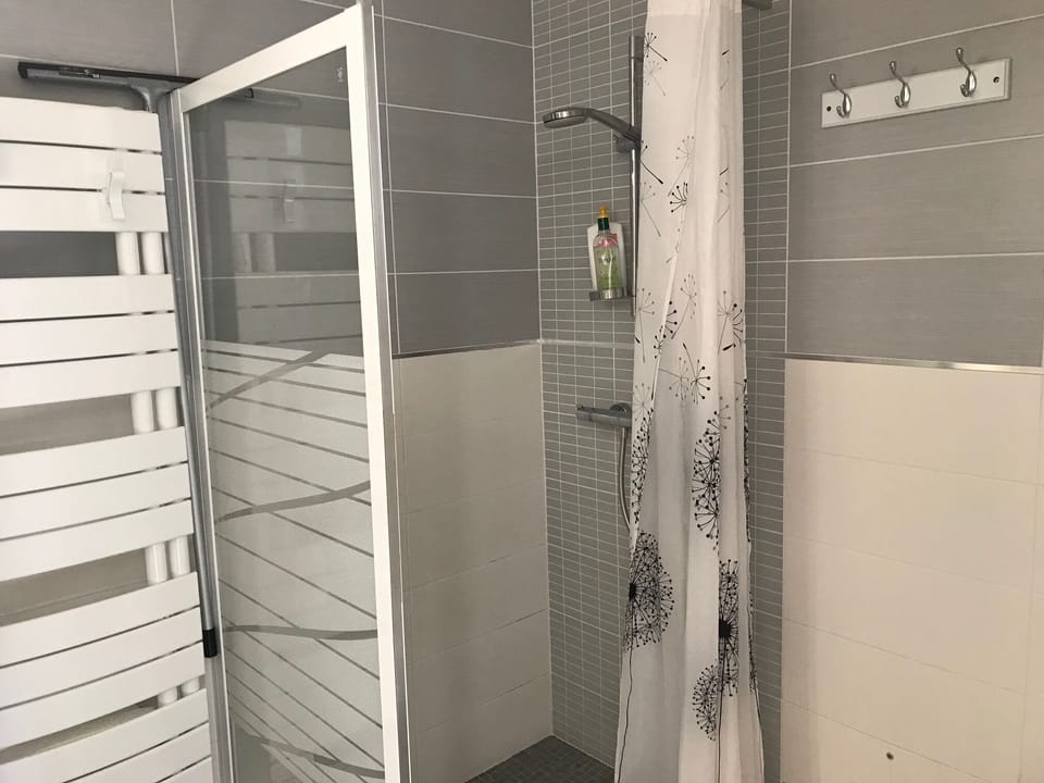 Double Room, Private Bathroom (Chambre Lavoisier) | Bathroom