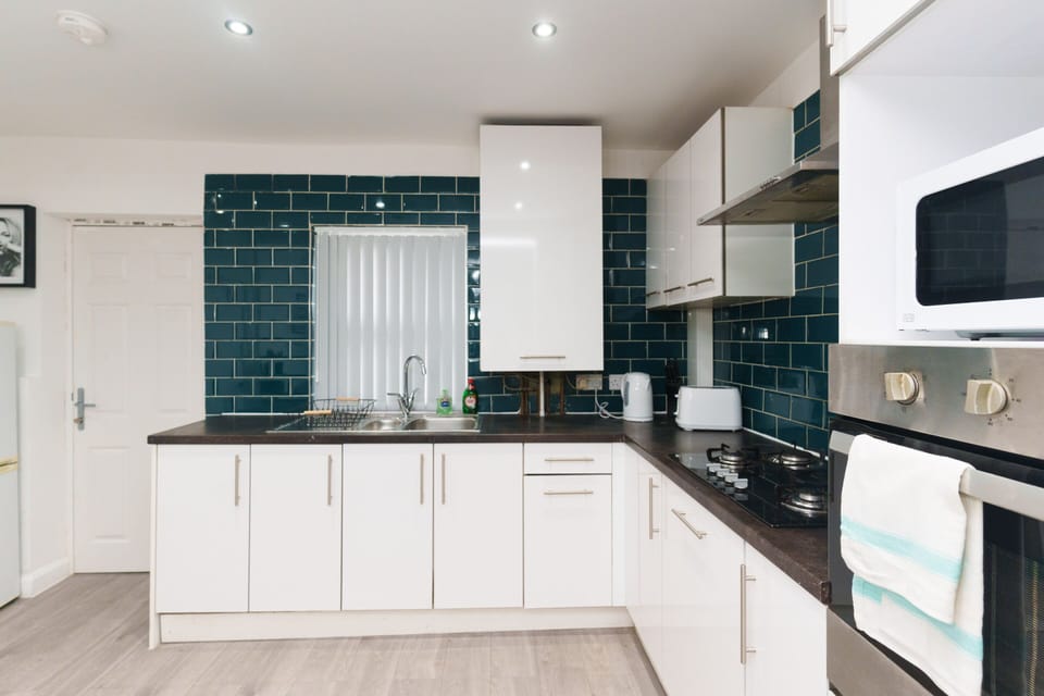 Apartment, Private Bathroom (2 Bedroom Occupancy 7) | Shared kitchen