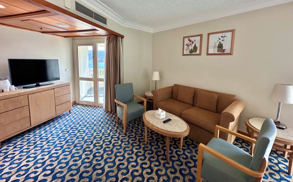 Suite, 1 King Bed (Sunset) | Minibar, in-room safe, blackout drapes, iron/ironing board